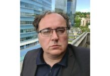 Does radicalization pay off?