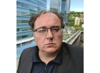 Does radicalization pay off?